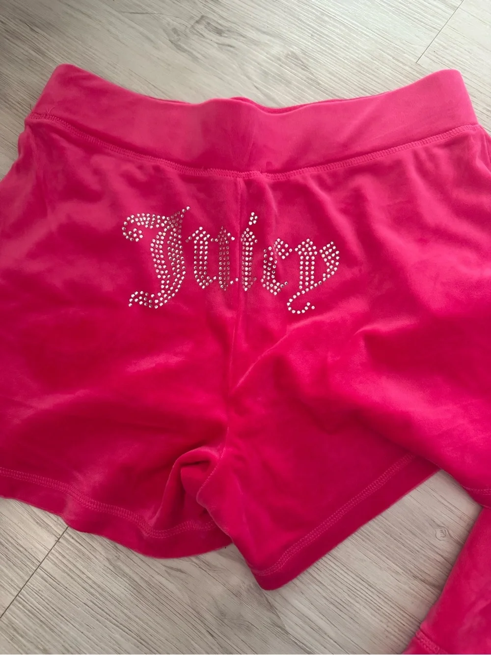 Juicy Couture Hot Pink Hoodie And Shorts Set - Picture 3 of 4